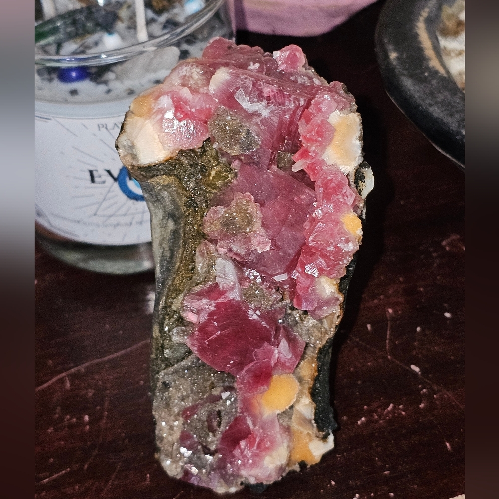 Moldy Raspberry Red Calcite Original Pocket - Picture 8 of 14